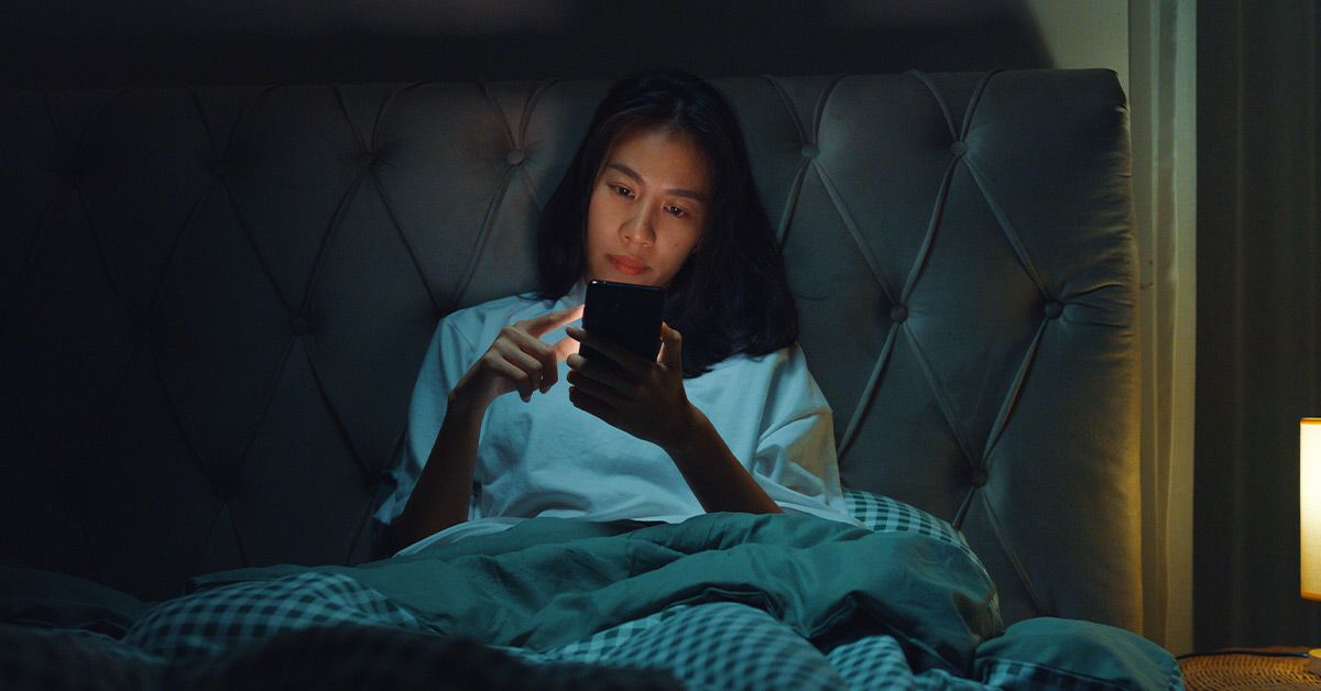 1 Hour of Screen Time at Bedtime Raises Insomnia Risk by 59%