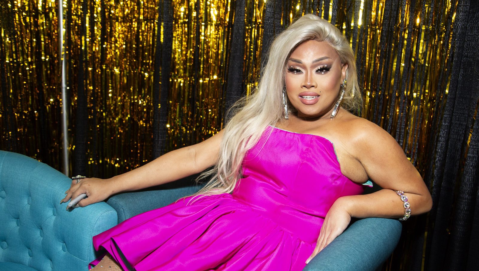 5 Things to Know About the Late Drag Performer – Hollywood Life