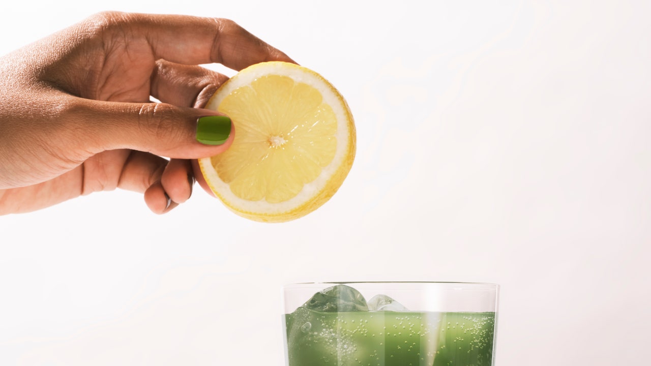 9 Detox Foods Naturopaths and Nutritionists Swear By For Spring