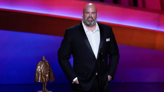 Former Bengals, Rams Pro Bowl OT Andrew Whitworth stumps for OL award at NFL Honors
