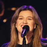 Kelly Clarkson cryptically teases long-awaited announcement years in the making — and fans have thoughts