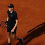 Darren Cahill consoles Jannik Sinner after Rome final