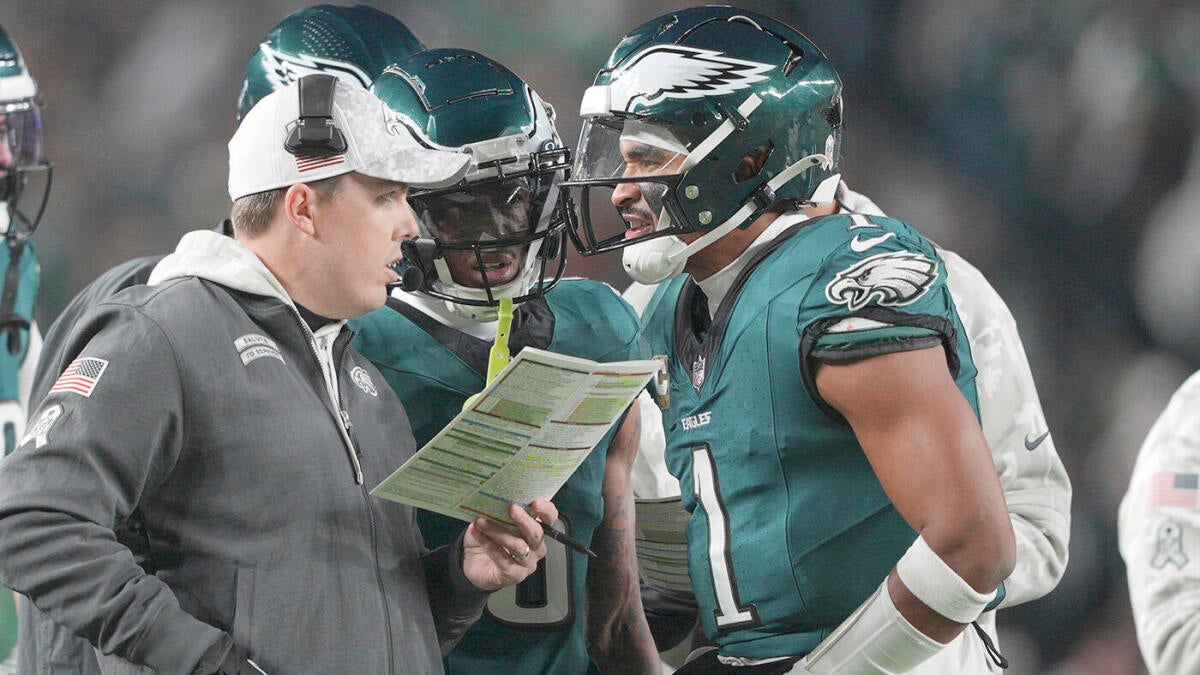 Eagles' Jalen Hurts enters 2025 with sixth different play-caller in six seasons; how QB fared with each option