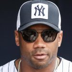 Giants QB Russell Wilson shows up to support Yankees in Subway series