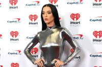 Katy Perry Jokingly Calls Out Fan at Concert for DMing Orlando Bloom
