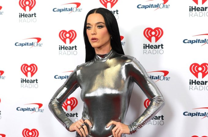 Katy Perry Jokingly Calls Out Fan at Concert for DMing Orlando Bloom