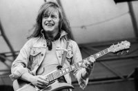 Legendary Guitarist Dies at 77