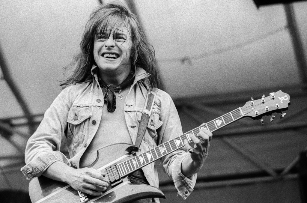 Legendary Guitarist Dies at 77