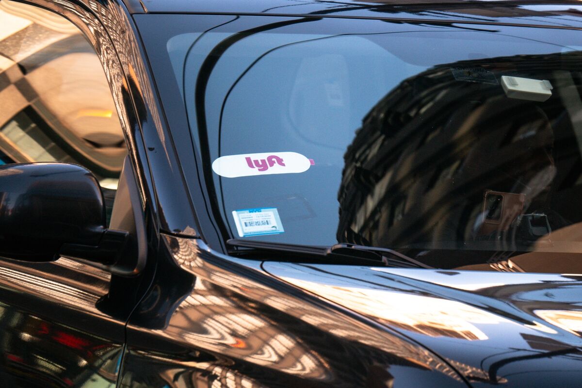 Lyft Posts Bookings and Outlook Beat, Expands Buybacks