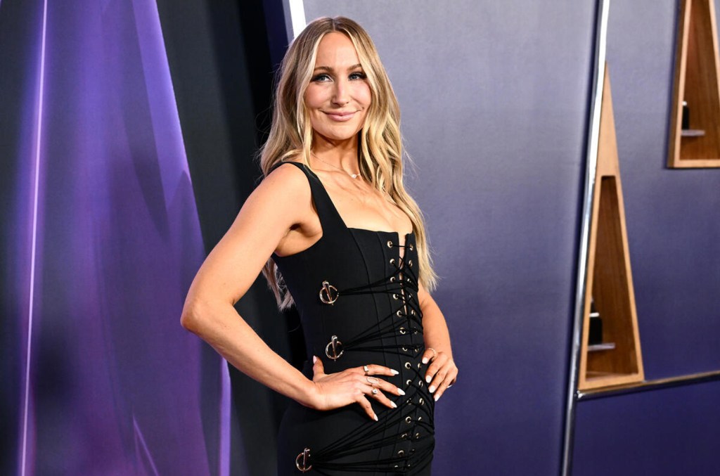 Nikki Glaser Talks Taylor Swift, 'Clowning' for Announcement at AMAs