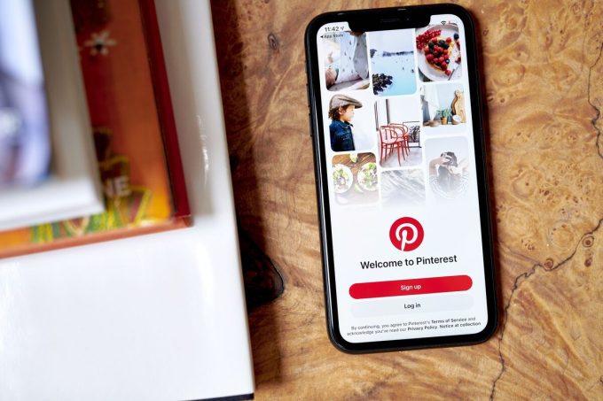 Pinterest Shares Rise After Revenue Outlook Tops Estimates