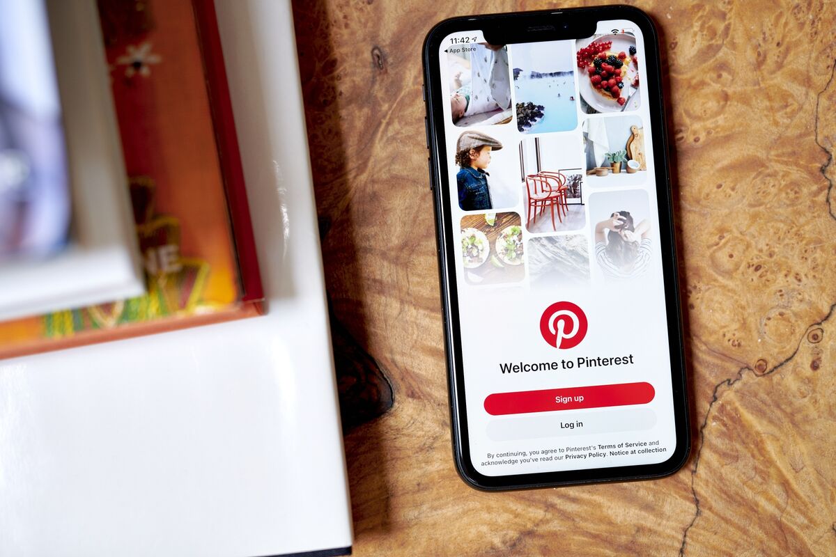 Pinterest Shares Rise After Revenue Outlook Tops Estimates