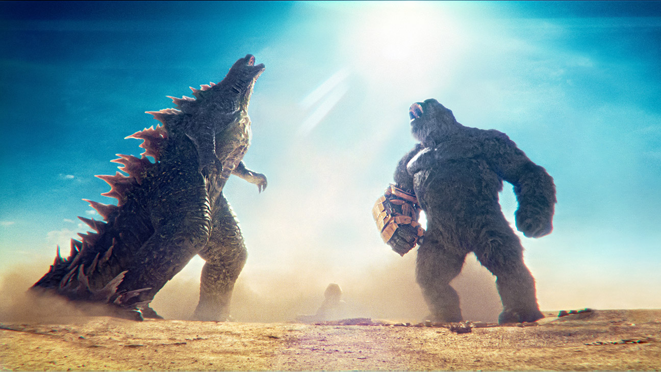 (L to r) GODZILLA and KONG in Warner Bros. Pictures and Legendary Pictures’ action adventure GODZILLA x KONG: THE NEW EMPIRE, a Warner Bros. Pictures release.