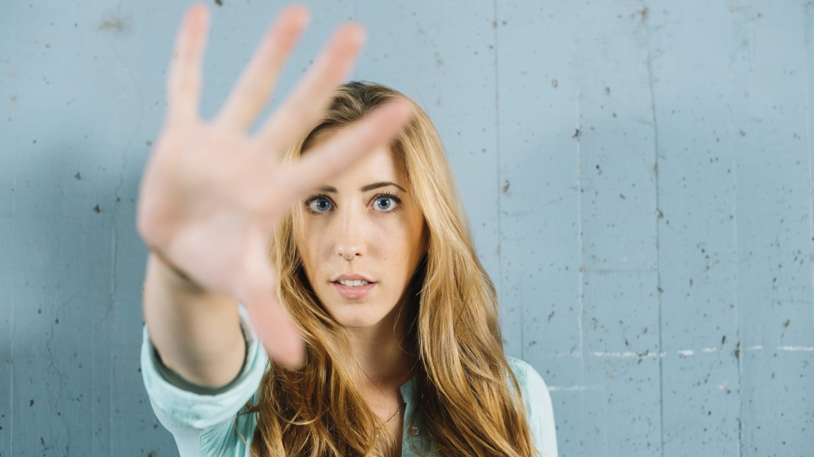 Use this 5-word phrase to 'shut down rude behavior': Public speaking expert