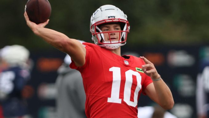 Why Patriots shouldn't panic about Drake Maye's interception-heavy OTAs, Hunter Henry voices support