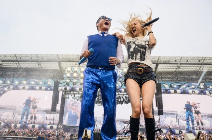 BLACKPINK's ROSE, PSY Sing 'APT.' at Summer Swag 2025 Opening Night