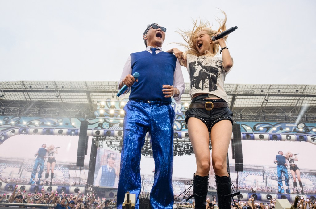 BLACKPINK's ROSE, PSY Sing 'APT.' at Summer Swag 2025 Opening Night