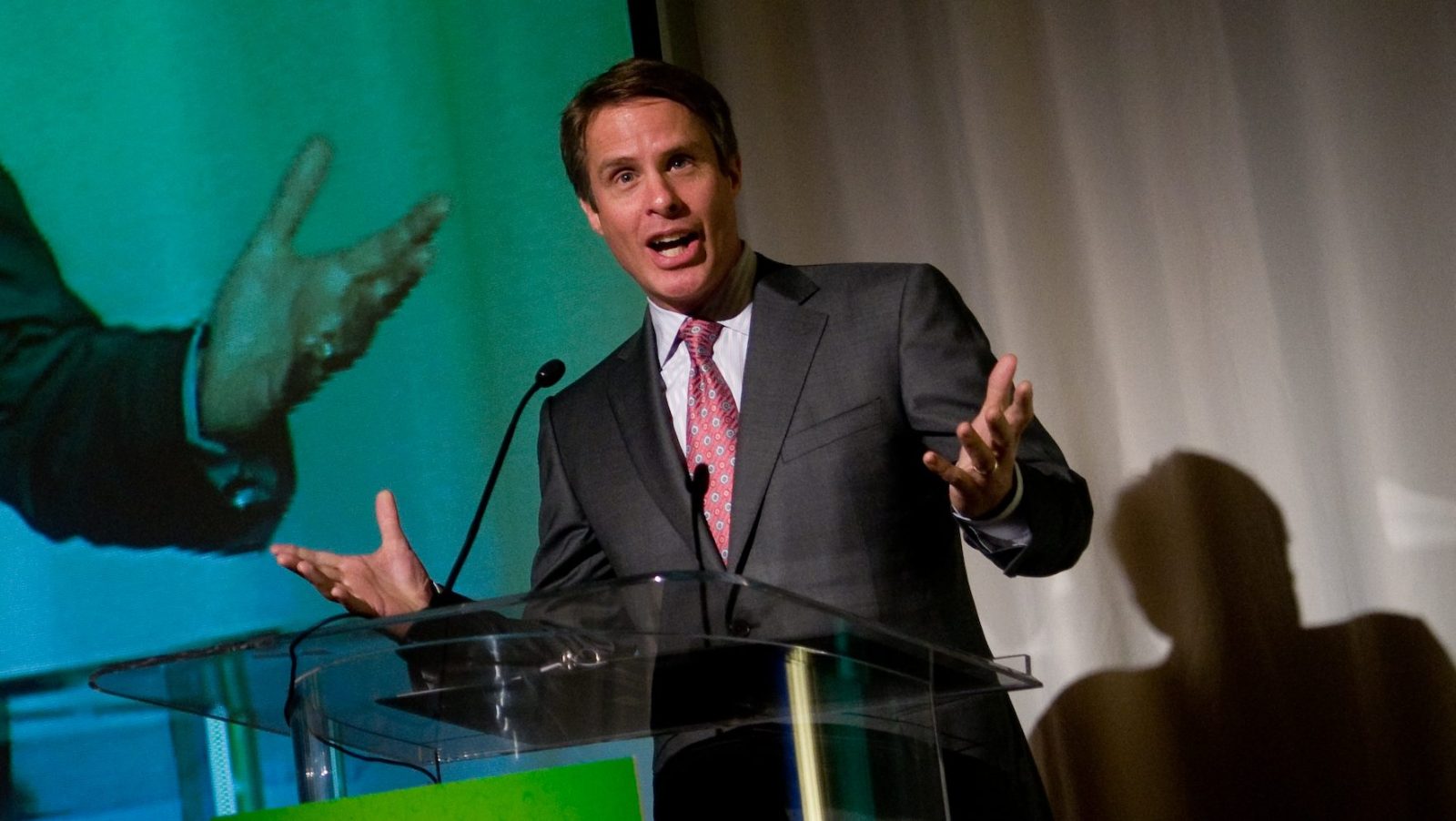 How Much Money the ABC News Correspondent Has – Hollywood Life