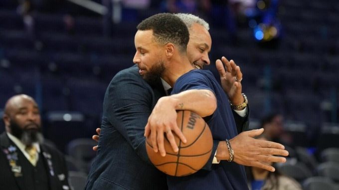 Stephen Curry could play 'well into his 40s' before NBA retirement, father Dell Curry says