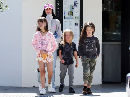 Malibu, CA  - *EXCLUSIVE*  - Actress Meghan Fox can't help but smile while spending time with her three kids after being on tour with fiance Machine Gun Kelly. Meghan was dressed casually and  took her 3 kids for ice cream in Malibu.Pictured: Meghan FoxBACKGRID USA 29 MARCH 2022 USA: +1 310 798 9111 / usasales@backgrid.comUK: +44 208 344 2007 / uksales@backgrid.com*UK Clients - Pictures Containing ChildrenPlease Pixelate Face Prior To Publication*
