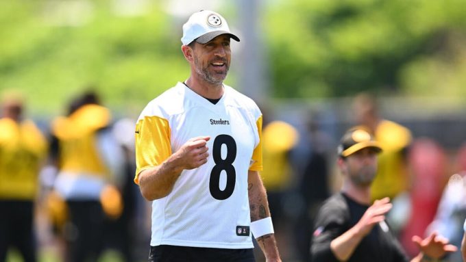 Aaron Rodgers hosts several Steelers teammates for private workouts ahead of training camp