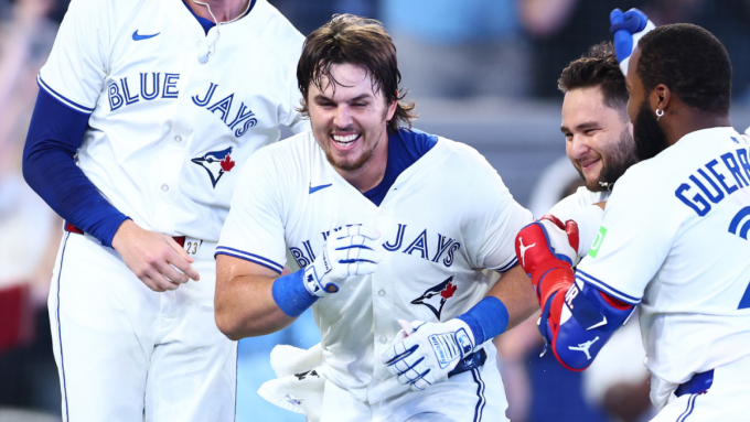 Blue Jays surge into tie with the Yankees atop the AL East behind supporting cast on offense