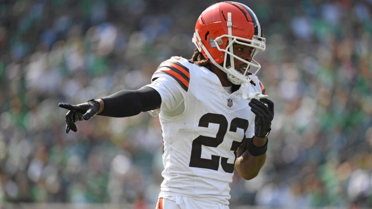 Browns CB Martin Emerson Jr. carted off with apparent leg injury, Cleveland awaits news on hit to secondary