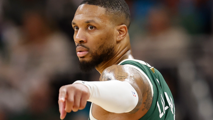How relationship between Damian Lillard, Bucks reportedly strained before stunning release