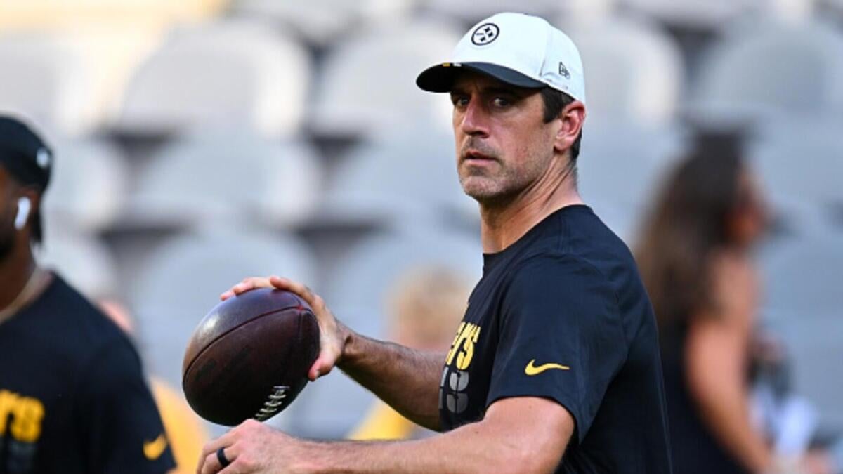 Aaron Rodgers challenges Steelers OL after hit on another QB: 'Don't you ever let that happen again'