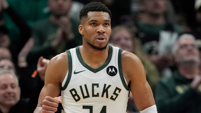 Giannis Antetokounmpo trade rumors won't stop swirling, but asking to move right now would be impractical