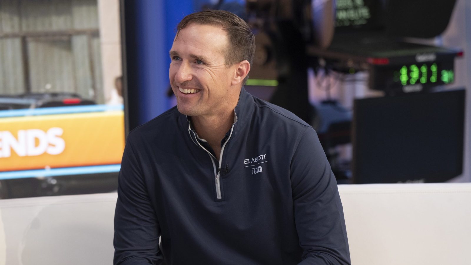 How Much Money Does the NFL Alum Make? – Hollywood Life