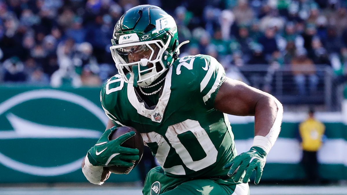 Jets RB Breece Hall sounds off on contract situation after Bills extend James Cook