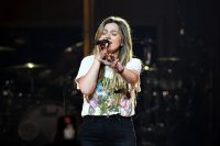 Kelly Clarkson Covers Radiohead's 'Creep' & Drops F-Bomb