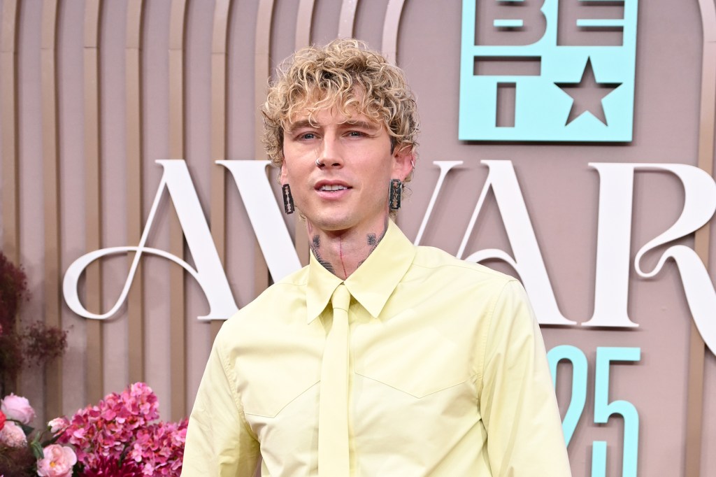 Machine Gun Kelly Says People Only Pretend to 'Hate' Him to 'Fit In'