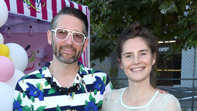 Meet Her Spouse Christopher Gerald Robinson – Hollywood Life