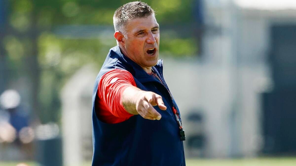 Patriots coach Mike Vrabel gets bloodied in training camp fight, tells WR 'You should have seen the other guy'