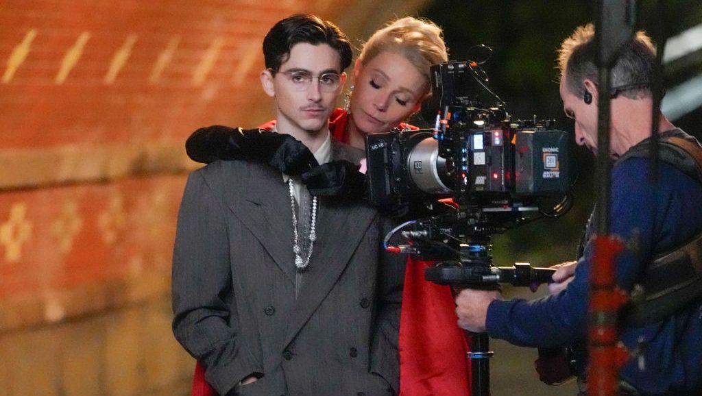 NEW YORK, NY - OCTOBER 16: Gwyneth Paltrow and Timothee Chalamet on the set of "Marty Supreme" on October 16, 2024 in New York City.  (Photo by XNY/Star Max/GC Images)