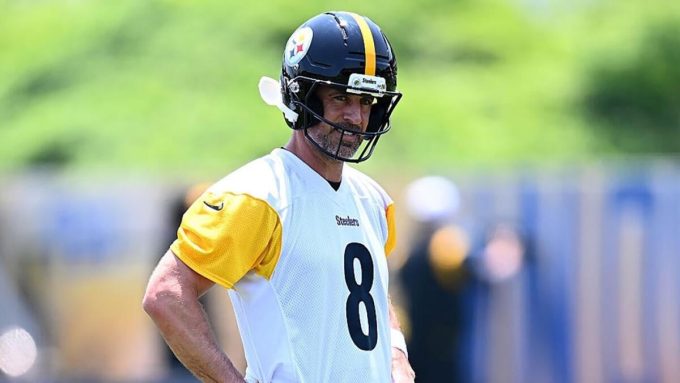 Steelers' Aaron Rodgers isn't a fan of new helmet, says it 'looks like a damn spaceship'