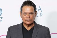 'Breaking Bad' star Raymond Cruz arrested after allegedly hosing woman