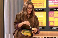 Drew Barrymore reveals she keeps mac and cheese inside her fanny pack