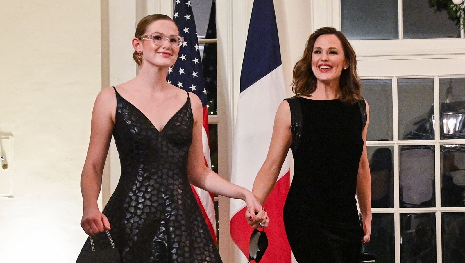 Moments Between Celeb Parents & Daughters – Hollywood Life