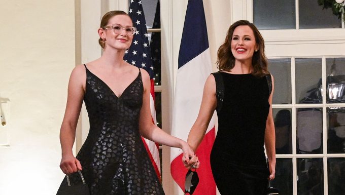 Moments Between Celeb Parents & Daughters – Hollywood Life