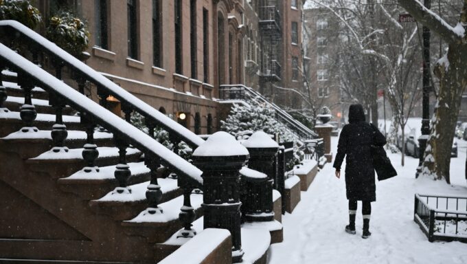 How Many Inches of Snow Are We Getting? Amount in NY & More States – Hollywood Life