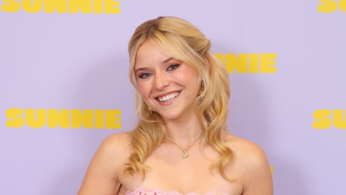 Who Is Lexi Minetree? 5 Things to Know About the ‘Elle’ Series Actress – Hollywood Life