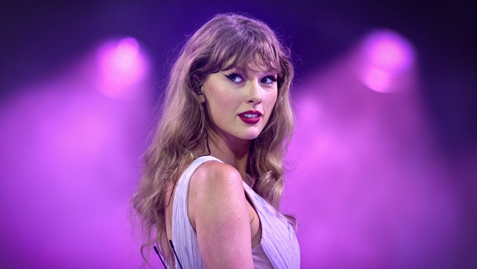 Domhnall Gleeson & More – Hollywood Life