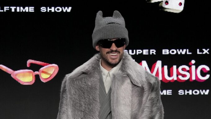 What Time Does the Super Bowl Halftime Show Start Tonight? – Hollywood Life